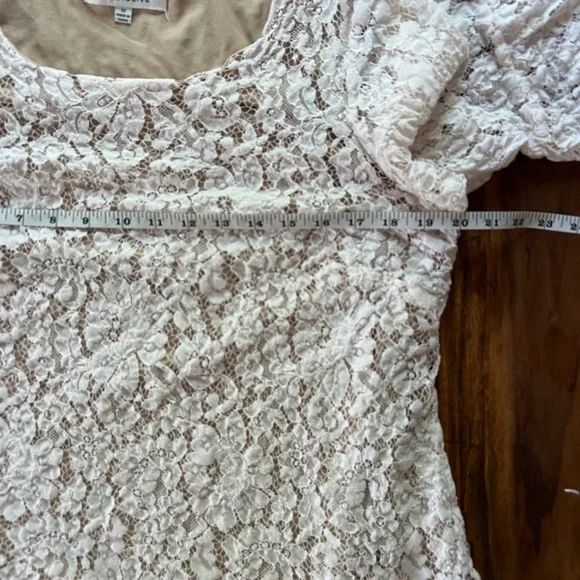 Rose + Olive Lace Bell Sleeve Top
Size: 1X - Picture 6 of 6